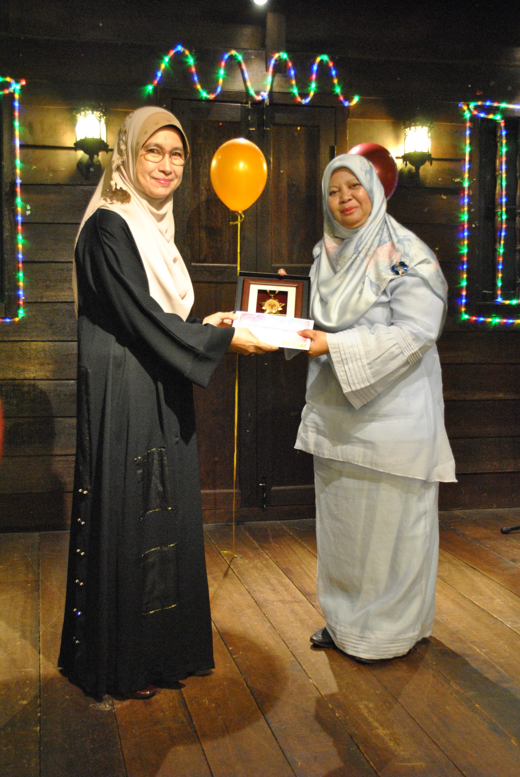 Sanjungan Budi Datin Rabithah, Datin Salina dan Puan Farah